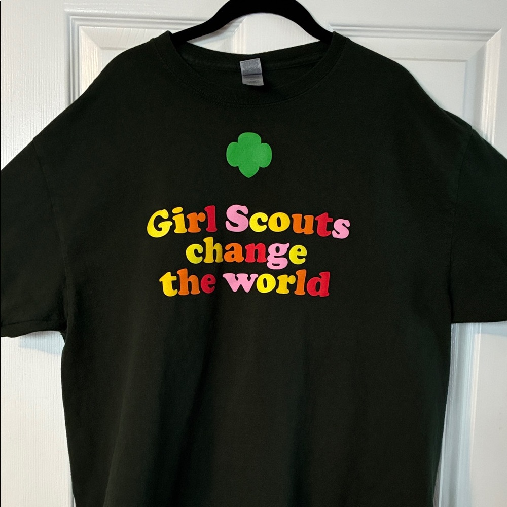 Men’s Green Tee with Bright Multicolor "Girl Scouts Change the World" Graphic